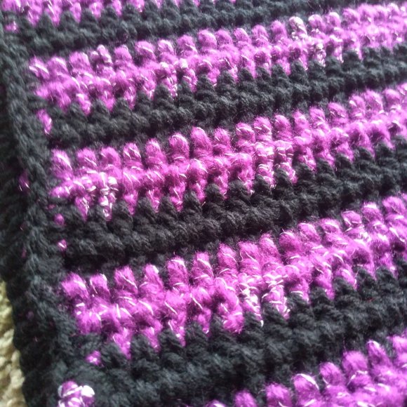 Beetlejuice-inspired scarf - Picture 3 of 9